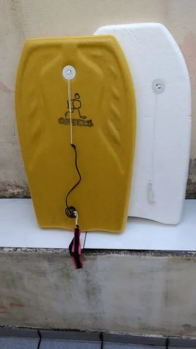 Prancha de bodyboard - Acompanha Leash (Corda de fixação no punho). 70 de altura x 40 de l - Foto 4