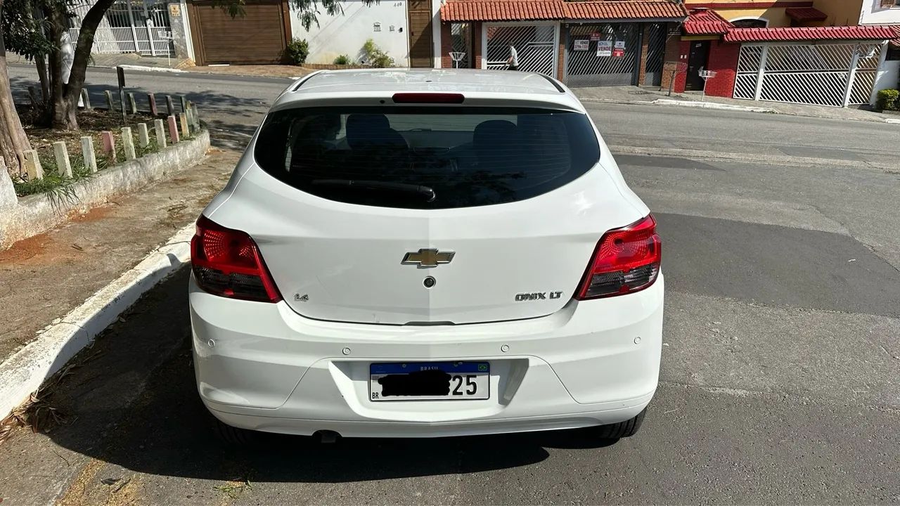 Chevrolet Onix HATCH LT 1.4 8V FlexPower 5p Mec., foto 3 de 15