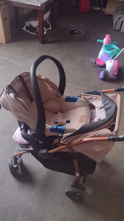 Carrinho de Bebê com Bebê Conforto burigotto - 1 ano e 3 meses de uso - Foto 4