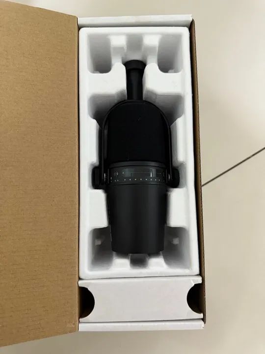 Microfone shure MV7 na caixa nunca usado! Ta em perfeito estado  - Foto 4