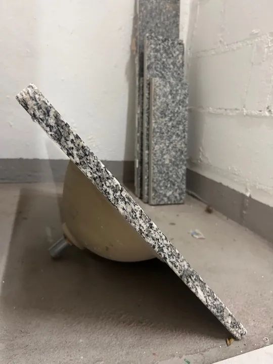 Pia de granito NOVA com cuba instalada - Foto 2