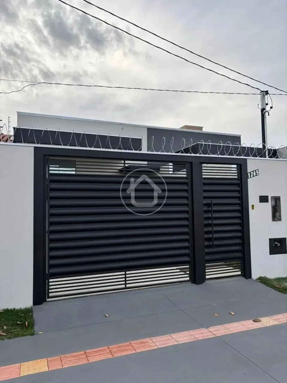 CASA MODERNA 3 QUARTOS E SUÍTE