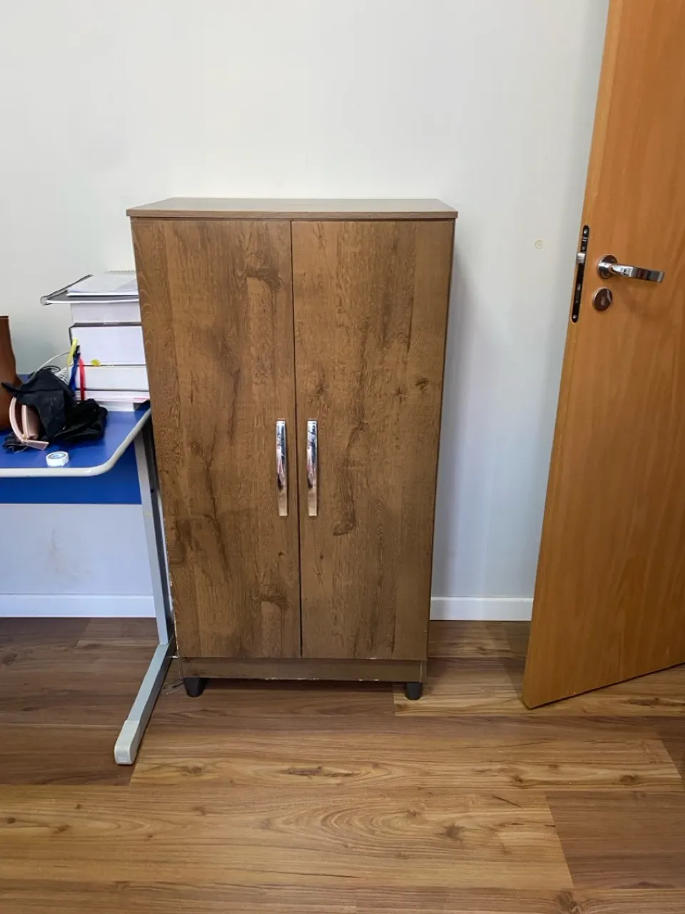 Armário de Madeira com 2 Portas