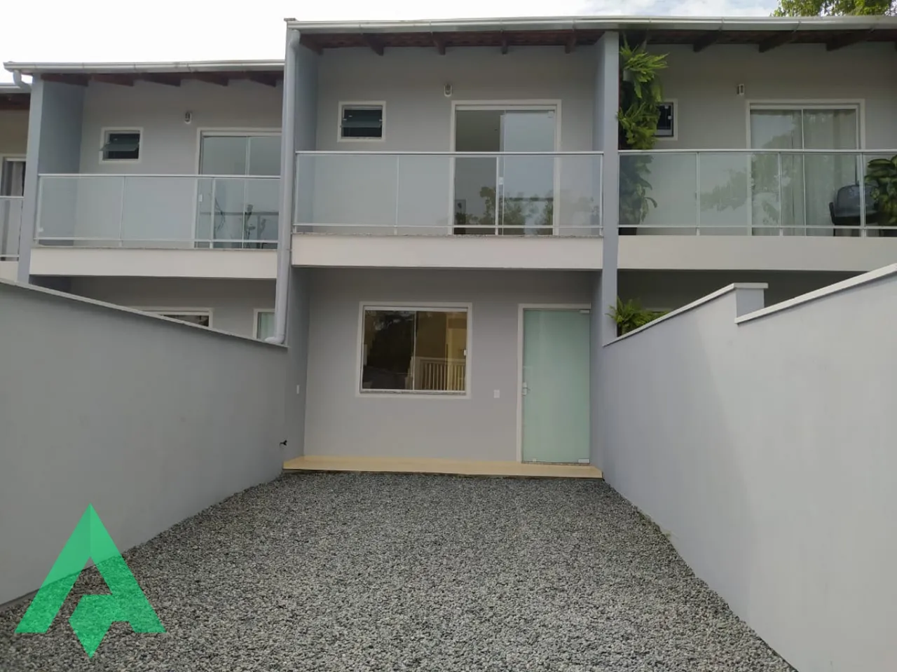 Sobrado para locação com 2 suítes e 83,56 m² no bairro Itoupavazinha!