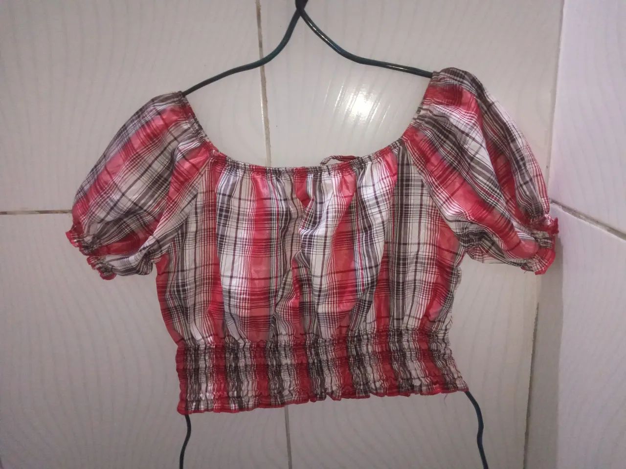 Blusa Cropped Xadrez Vermelha Feminino M  - Foto 2