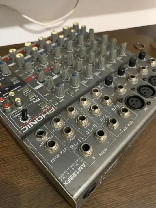 Mesa de Som 12 Canais - PHONIC AM125FX - Foto 4