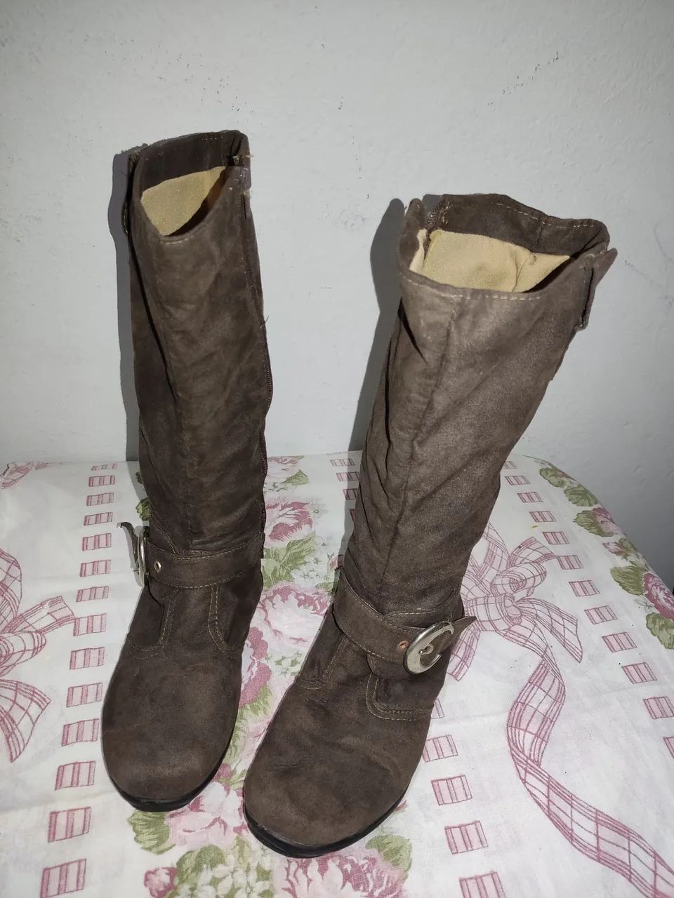 Botas Femininas Marrom - Foto 2