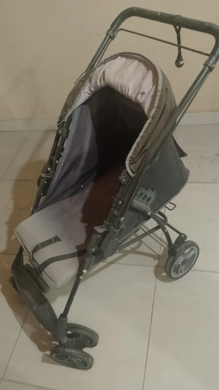 Carrinho de Bebê Compacto e Prático