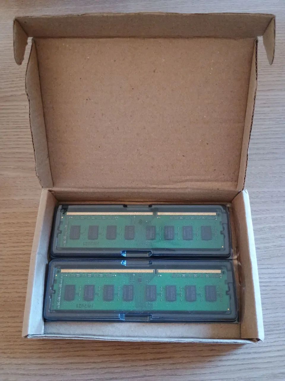 2 módulo de memória RAM DDR3 de 2 GB cada