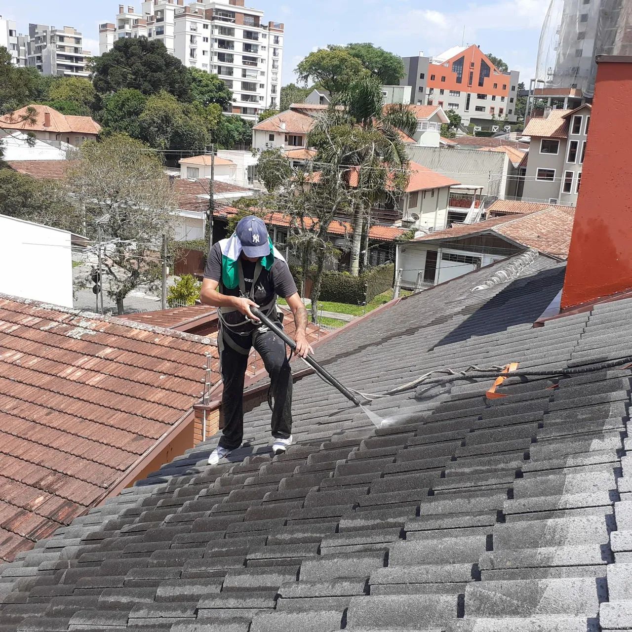 Limpeza de Telhados Profissional - Deixe seu Telhado Impecável! - Foto 2