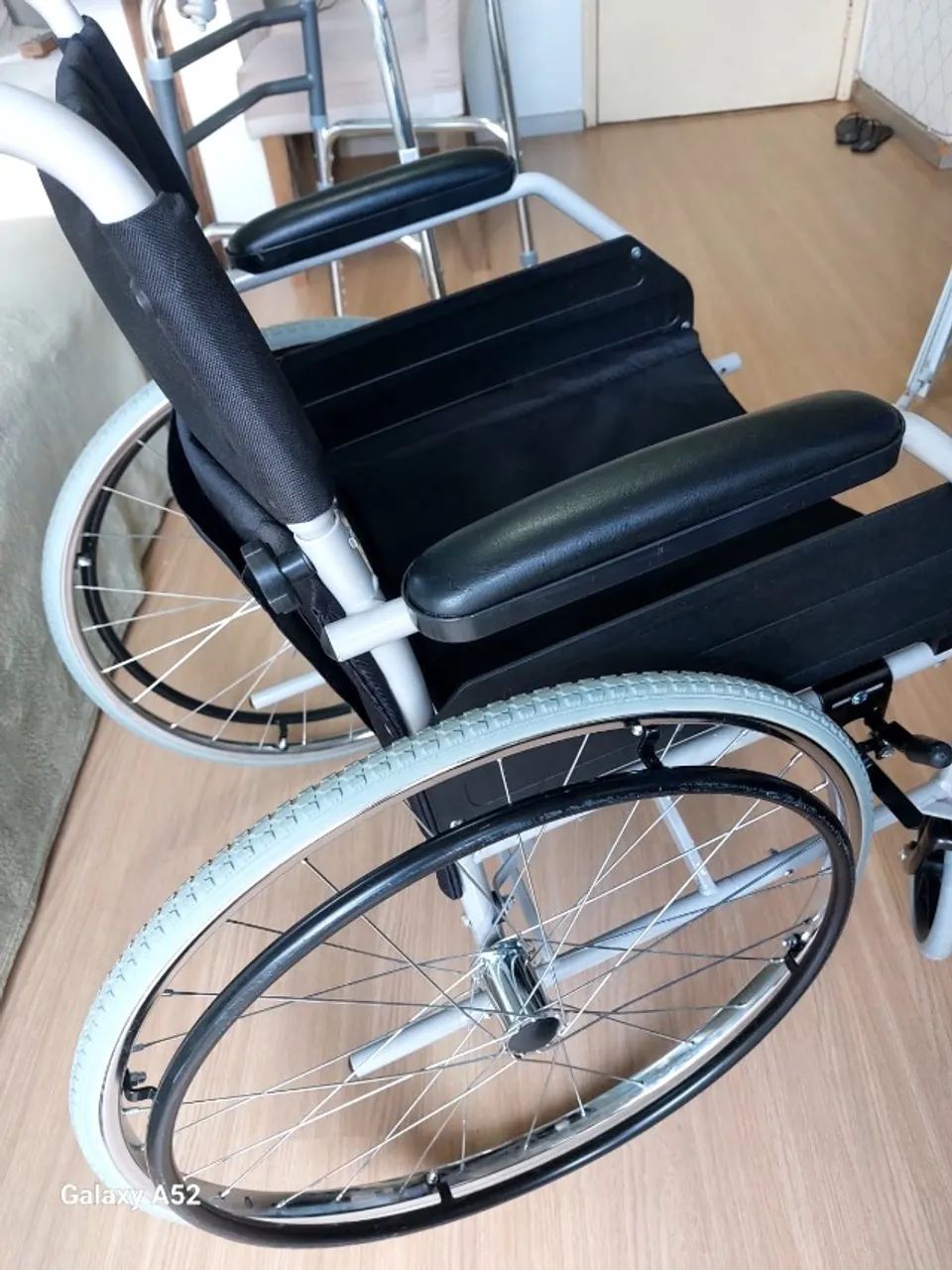 Cadeira de Roda - Foto 2