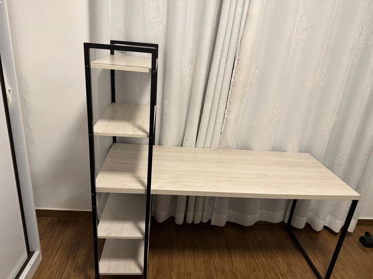 Used Excellent Desk with Side Shelf63824088902145121