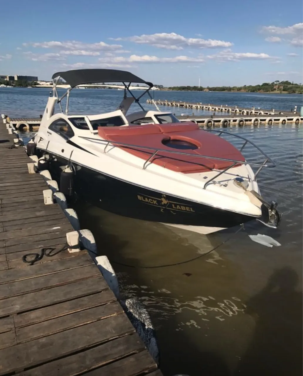 Lancha Royal Mariner 27 pés. linda e em perfeito estado