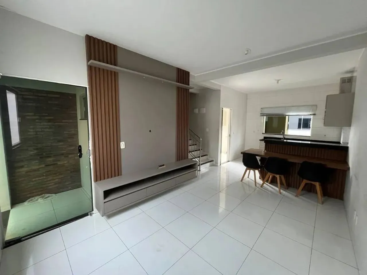Sobrado em condominio, com 2 suítes para Alugar na quadra 405 Sul.