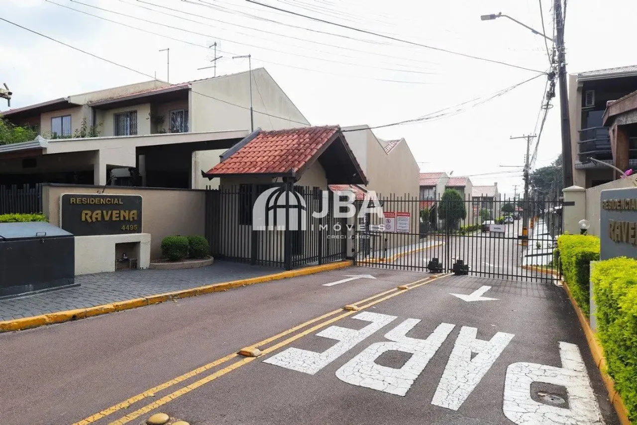 SOBRADO NO BOQUEIRÃO, EXCELENTE PARA INVESTIDORES