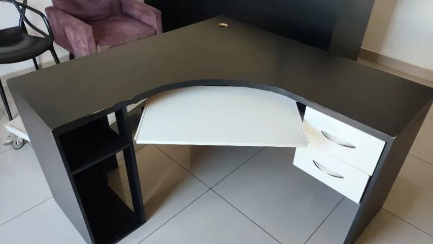 Mesa escritório gavetas de canto comprimento 132cm x largura 48,5cm x altura 77cm - Foto 3