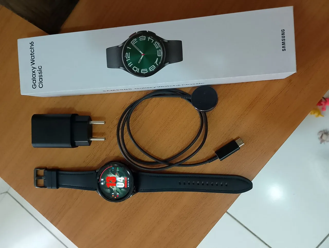 Samsung Galaxy Watch6 Classic - Carregador e Caixa
