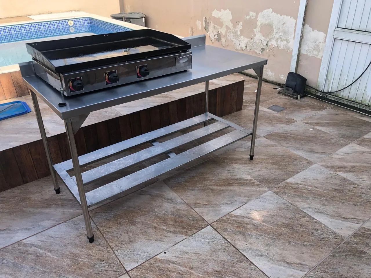Chapa lanche 3 queimadores Itajobi + 01 Bancada C/ Frontão 1200x700x850 em aço 430 - Foto 3
