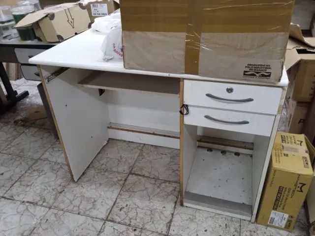 Mesa de escritório c/ 2 gavetas em MDF Branco 77 cm x 100 cm x 66 cm