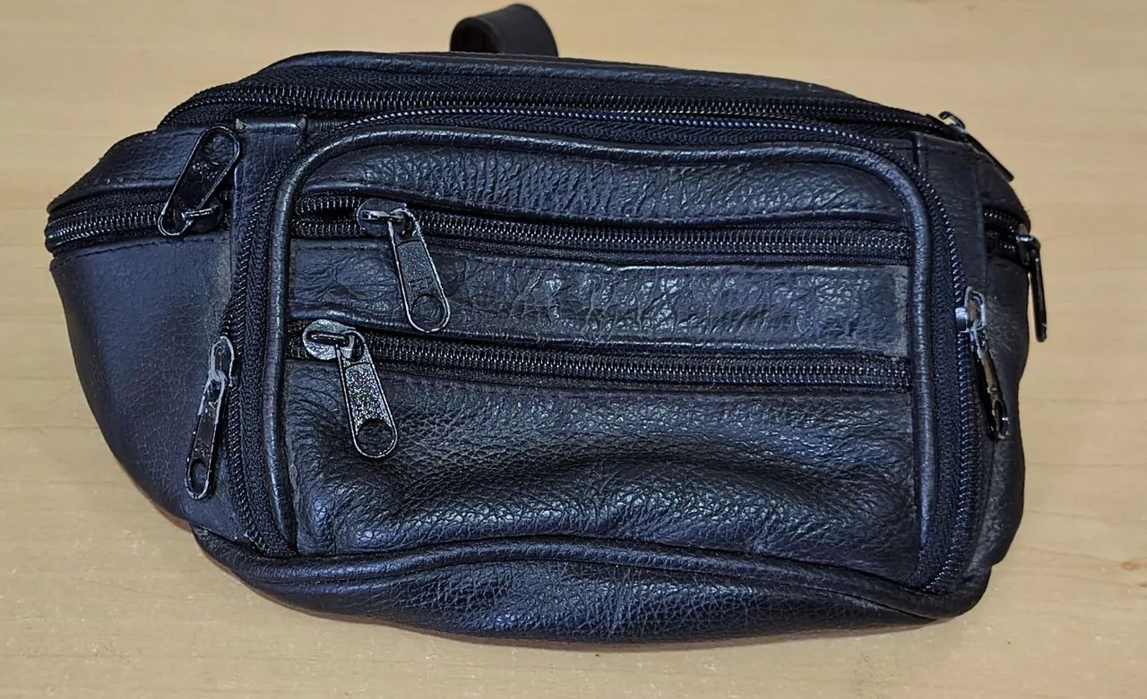 Bolsa de cintura masculina em couro