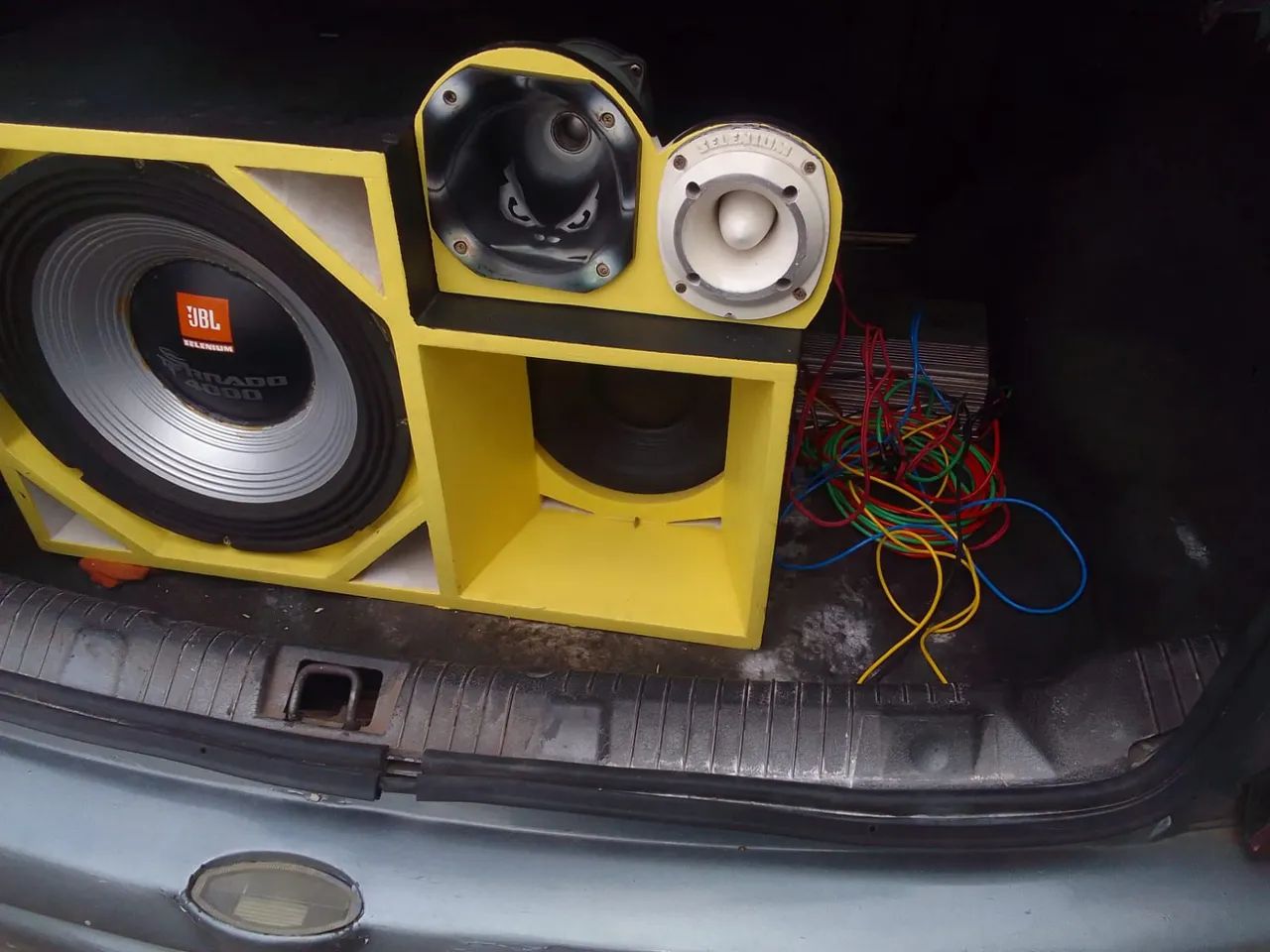 Complete speaker box module 15 measures 10 and the power supply64292270297858122