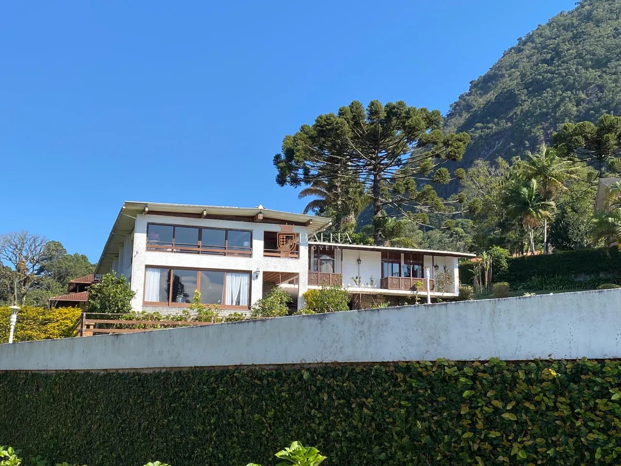 Casa de alto padrão na Granja Comary com vista para o lago e 4 quartos  - Teresópolis - RJ