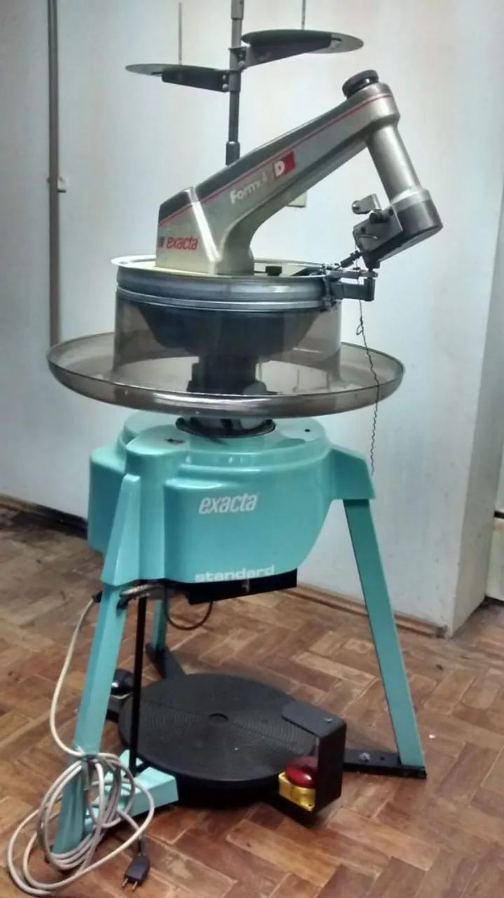 Vendo Máquina  Remalhadeira Exacta,  Finura 10.