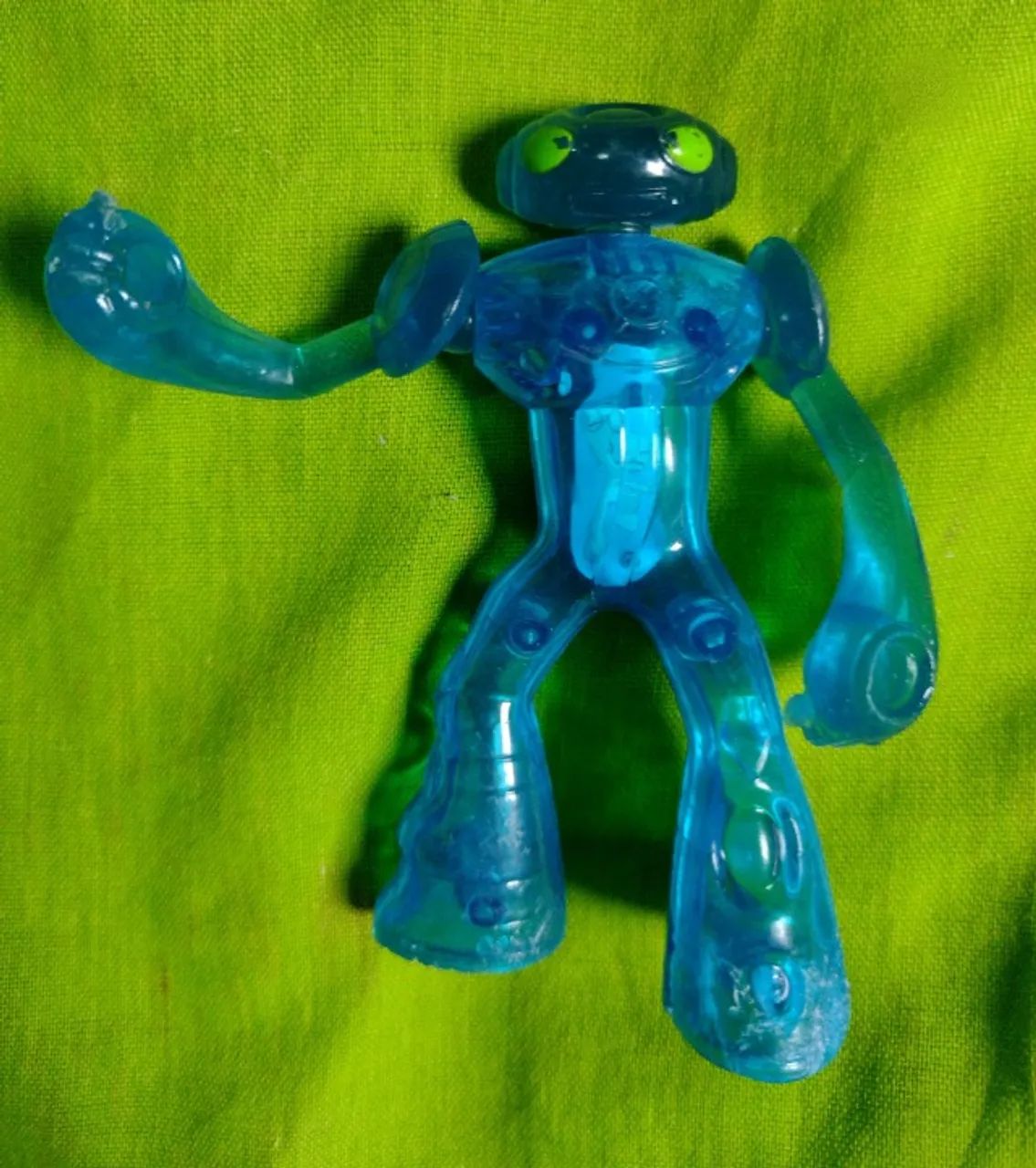 LOTE COM 4 BONECOS VARIADOS - BEN 10, COPA 2014, THUNDERCATS E MEGAMENTE - Foto 3