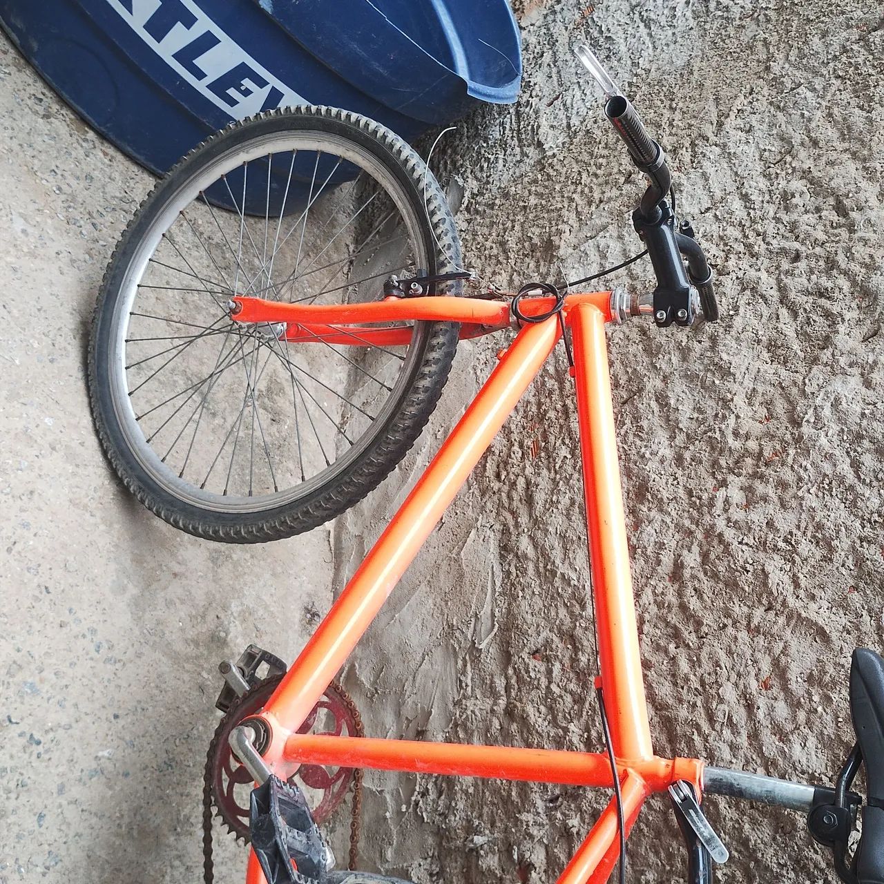 Bicicleta laranja com marchas - Foto 4