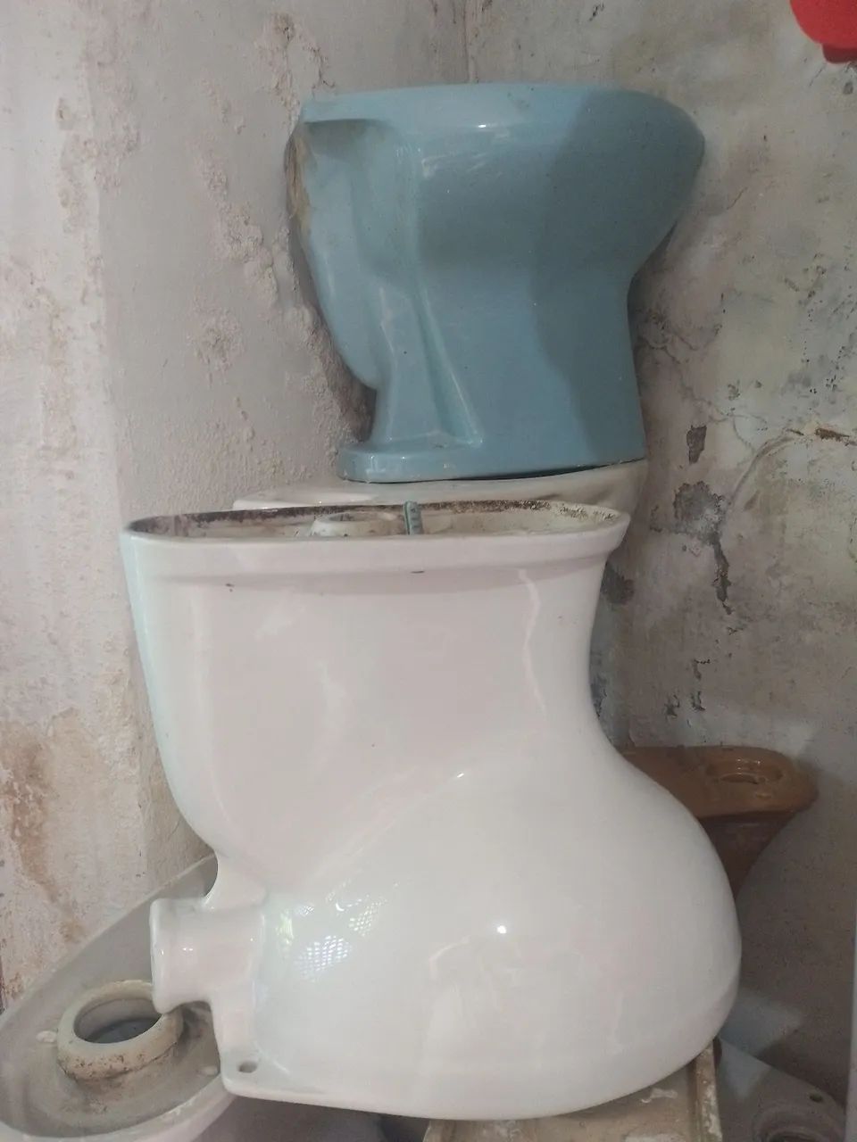 Vaso sanitário normal  40$ vaso sanitário acoplado  50$ SEM CAIXA.