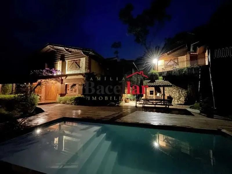 Casa em Condomínio : Térrea / Residencial / Centro