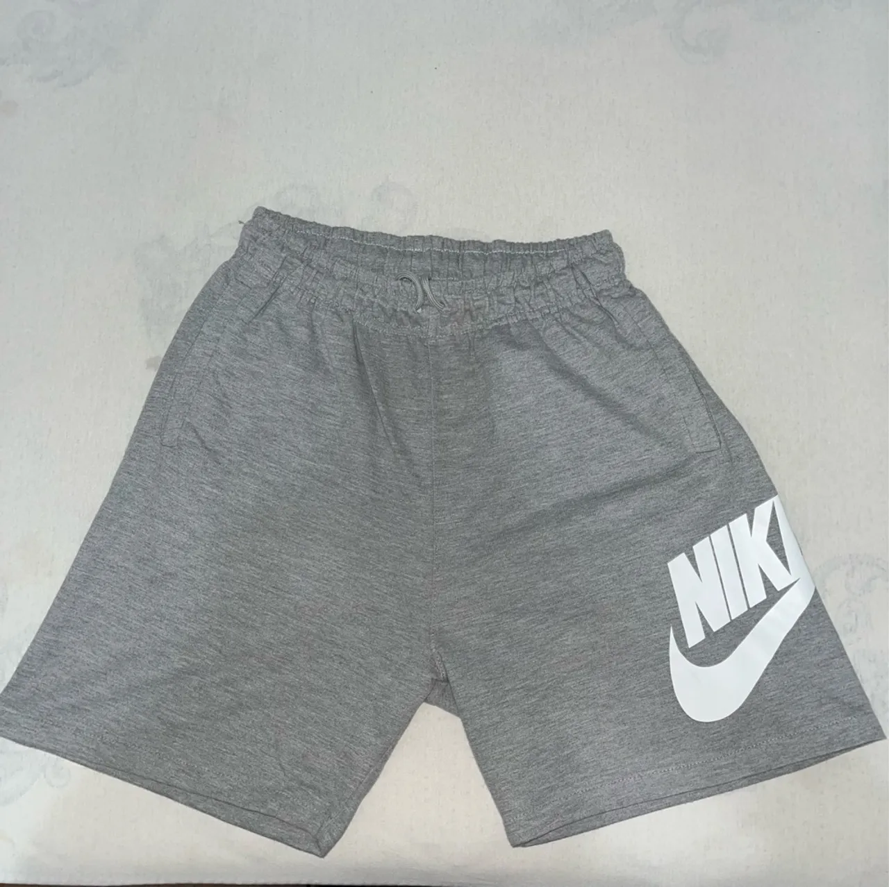 Shorts Nike icon cinza - tamanho M mais veste melhor P