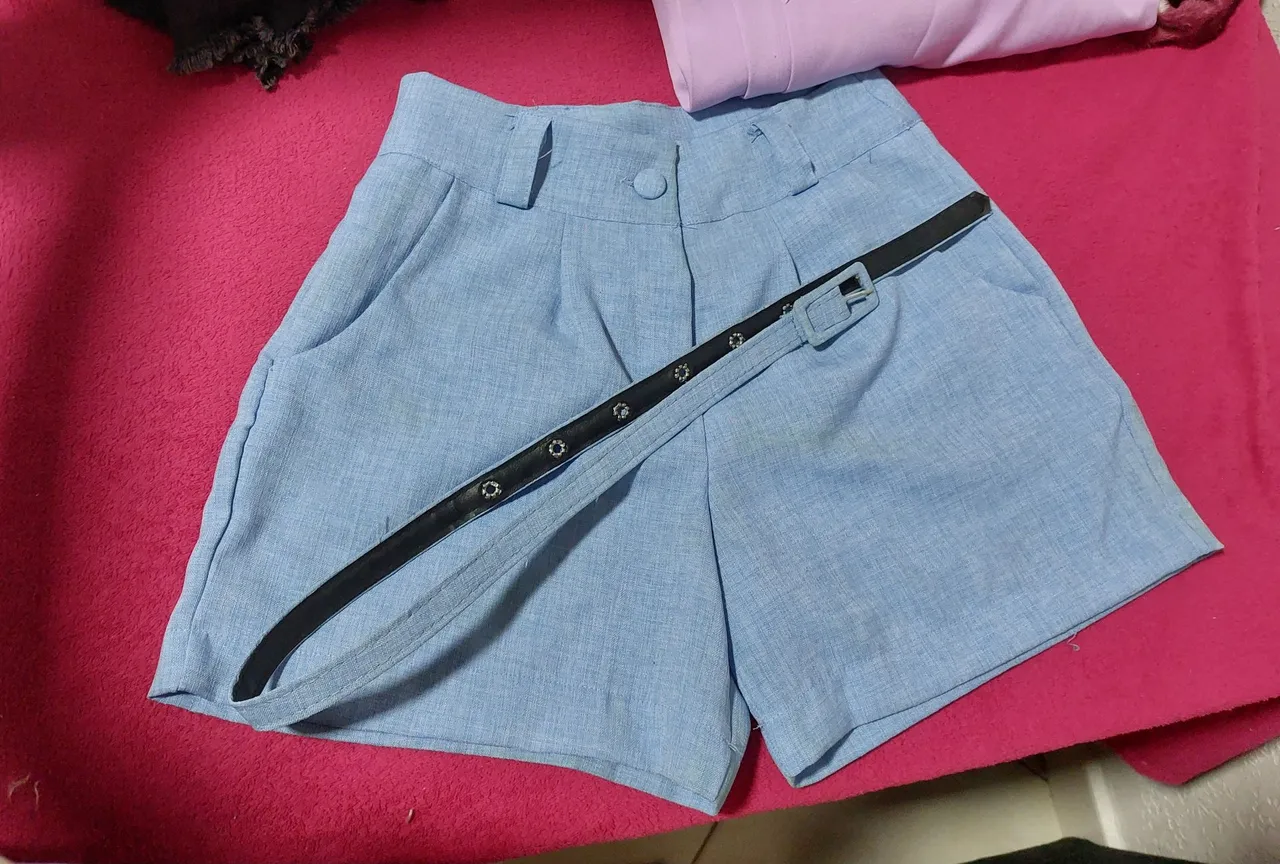 Shorts azul com cinto
