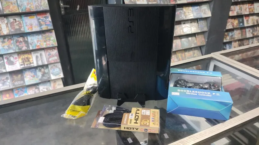 PS3 HD DE 500GB CHEIO DE JOGOS COM LOJA 1 CONTROLE E CABOS
