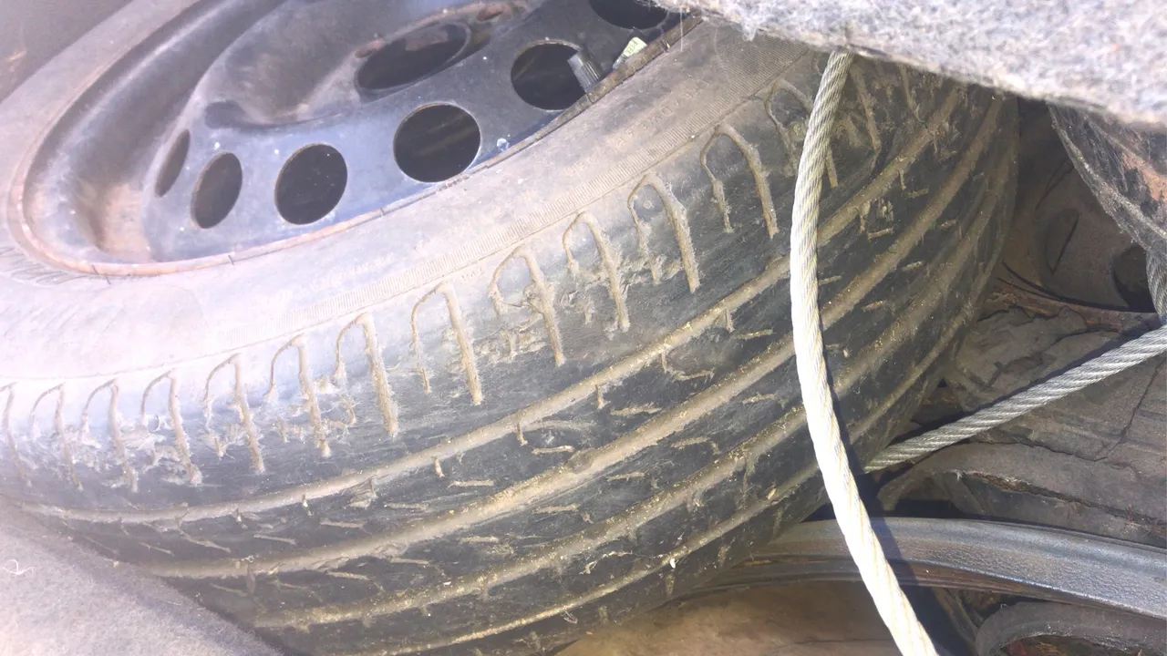 Pneu estepe aro 15 Ford