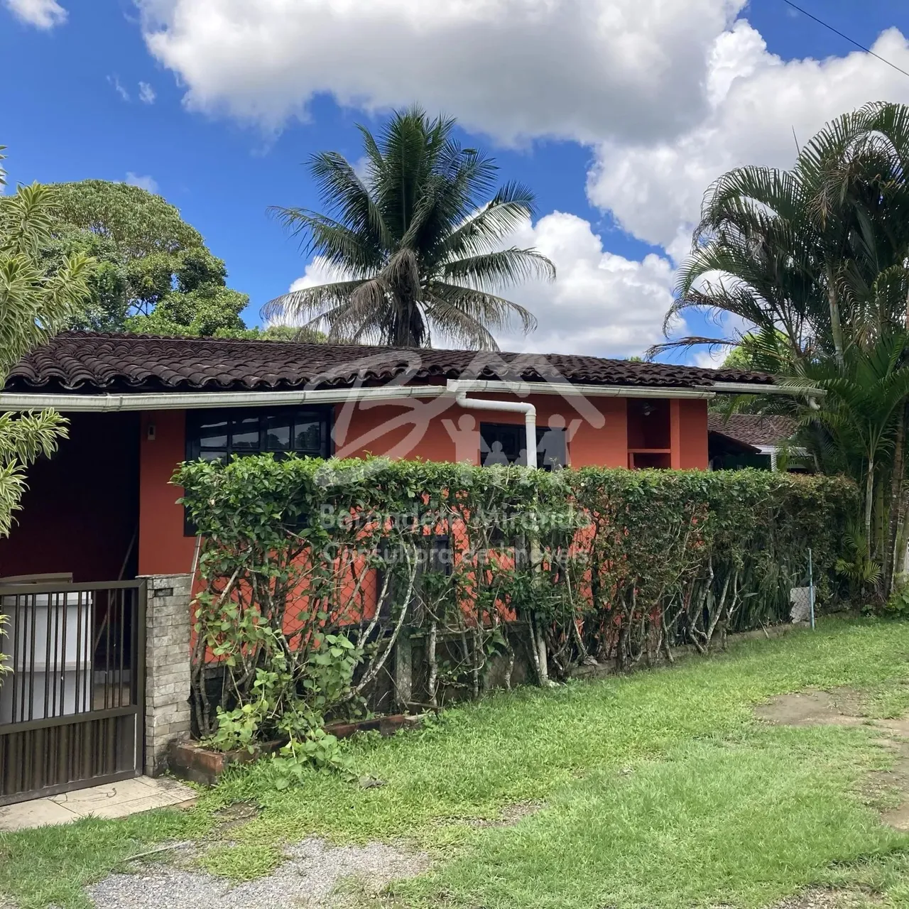 casa para venda com estrutura de lazer completa !