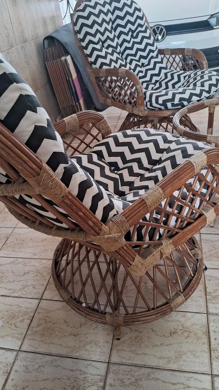 CONJUNTO DE CADEIRAS COM ESTOFADO - Foto 3