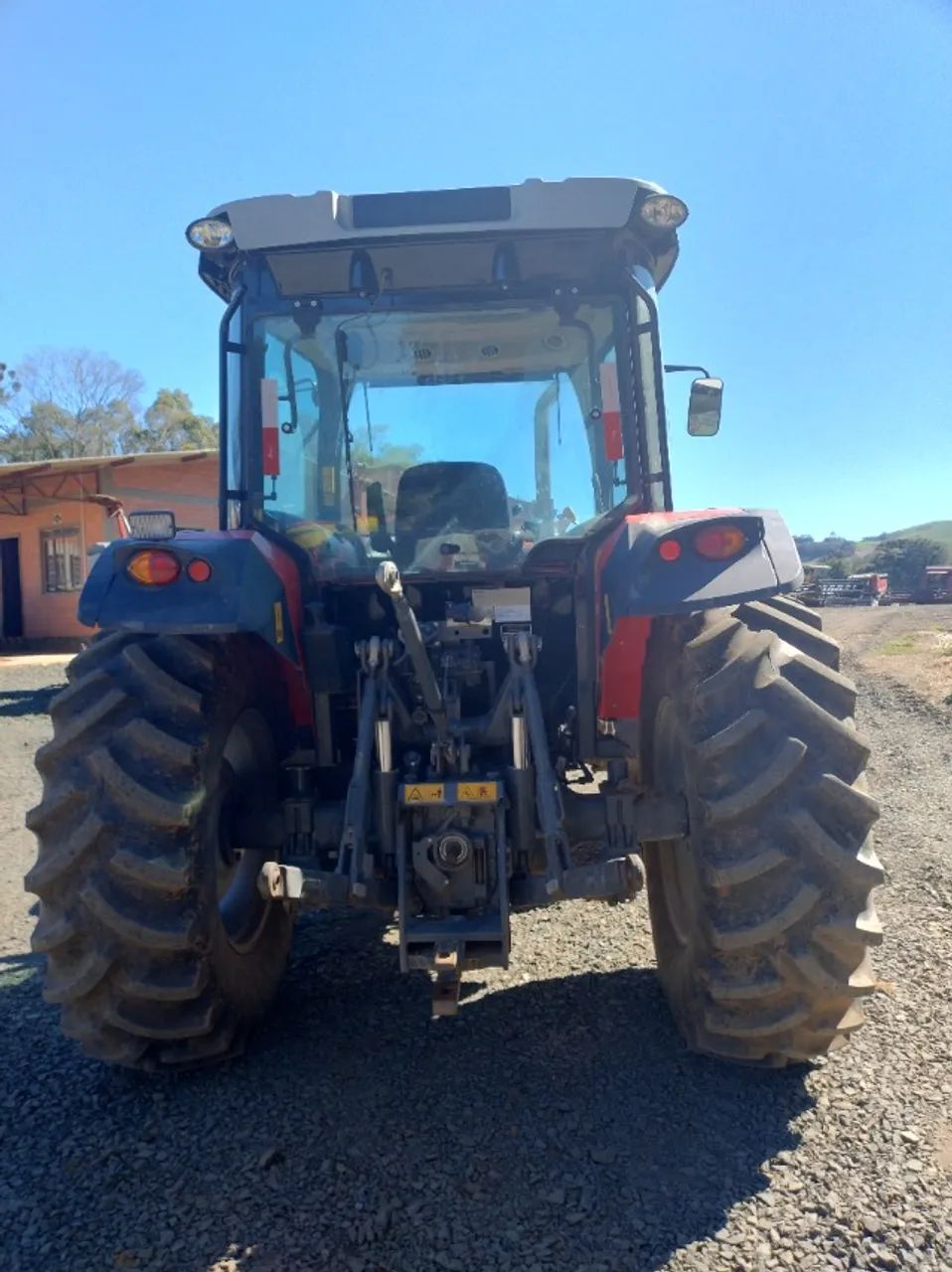 Trator Massey Ferguson - MF 4707. Fabricação 2023 - Foto 2