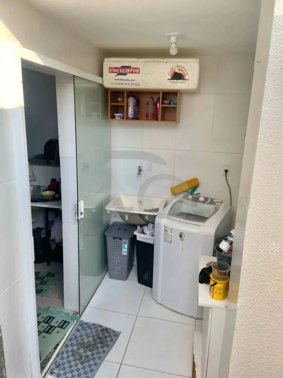 Casa com 2 Quartos e Área de Serviço no Bairro Andorinhas.