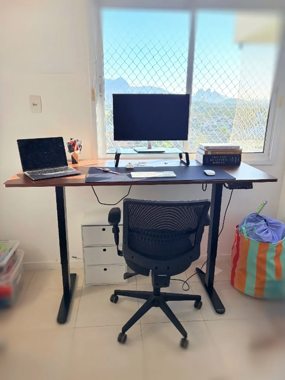 Mesa com Regulagem de Altura Elétrics Comfy ErgoLift PRO Base Preta com Motor Duplo