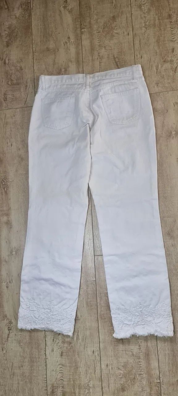 Calça jeans branca, tamanho 44 usada. Sem defeito