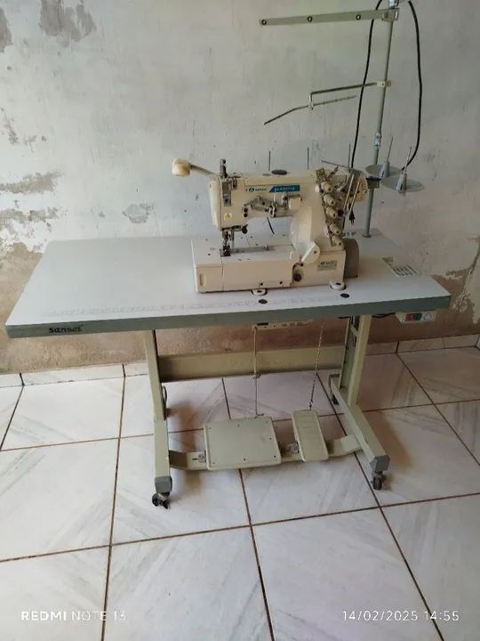 Máquinas de costura industrial.