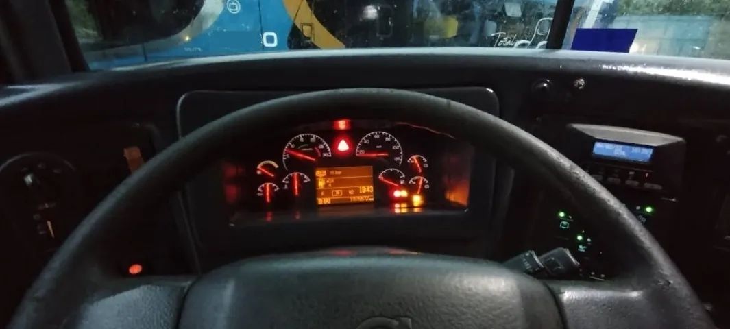 ÔNIBUS RODOVIÁRIO DE TURISMO COMIL CAMPIONE DD VOLVO B 450R 8×2 - ANO/MODELO: 2014/2014 - Foto 4