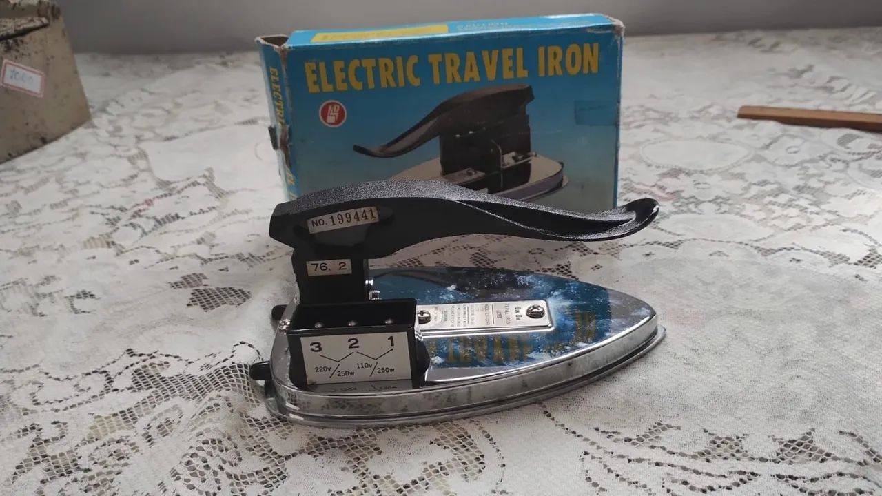 Ferro de Passar Elétrico de Viagem 