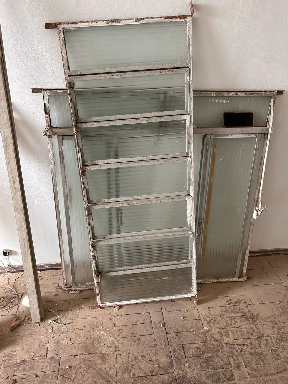 Two iron grilles64198291001859120