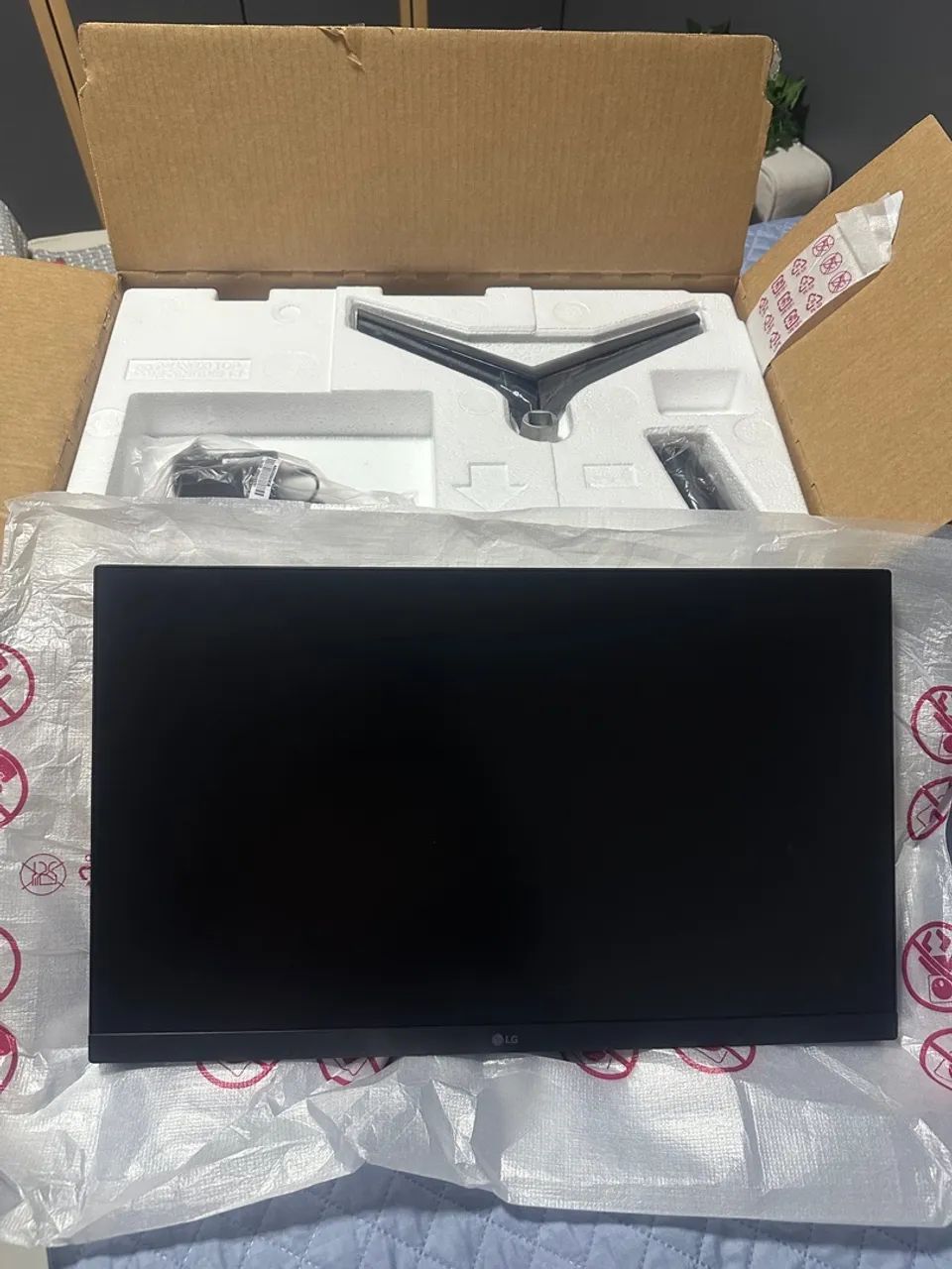 Monitor Gamer LG UltraGear 24GN60R 24'' 144Hz 1ms - Foto 2