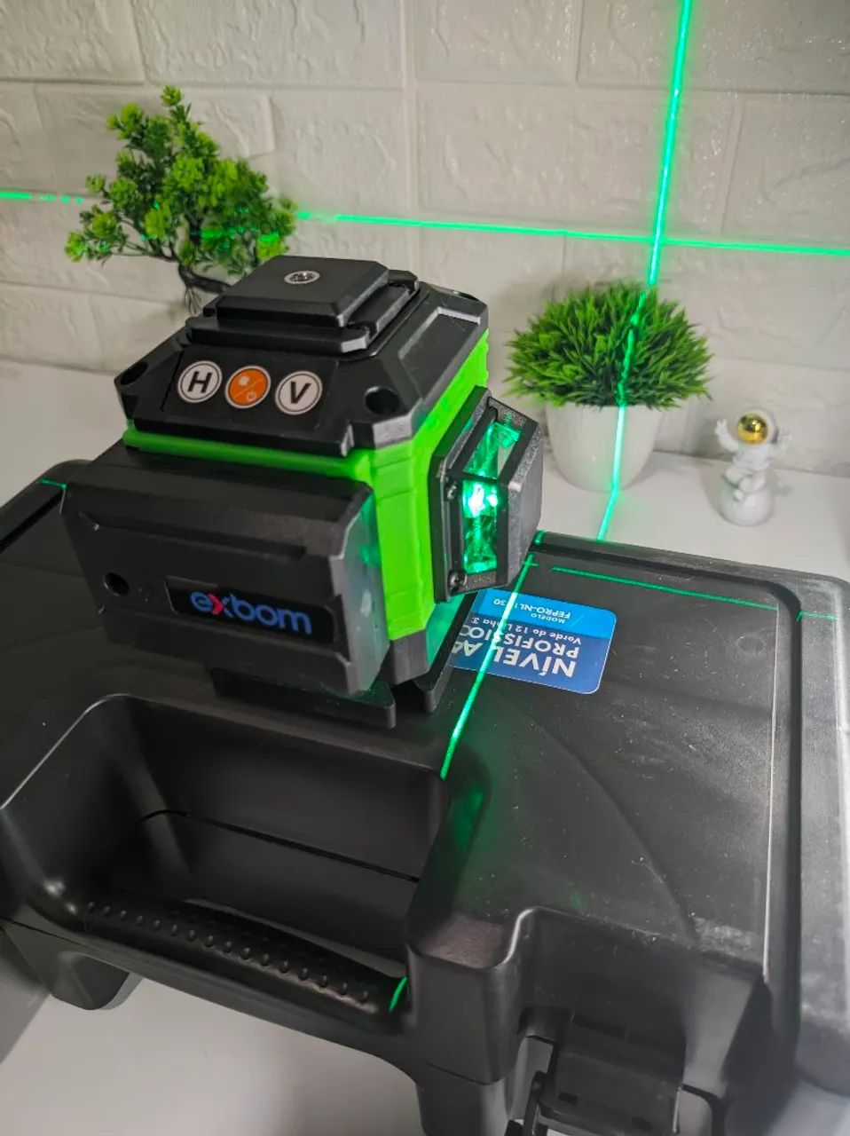 Nível a laser Exbom 12 linhas 2 baterias kit completo + tripé