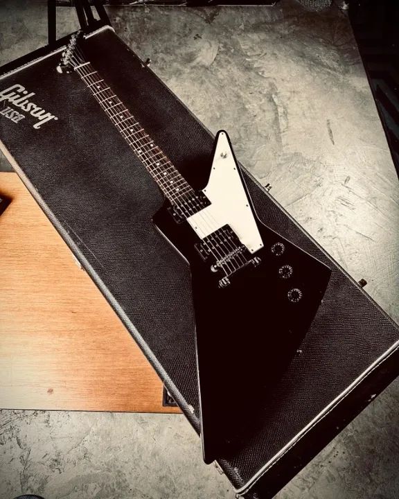 GIBSON EXPLORER EBONY 2008 COM CASE