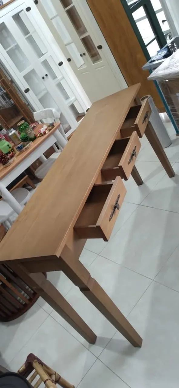 Aparador Pintado Com Pés Retos
