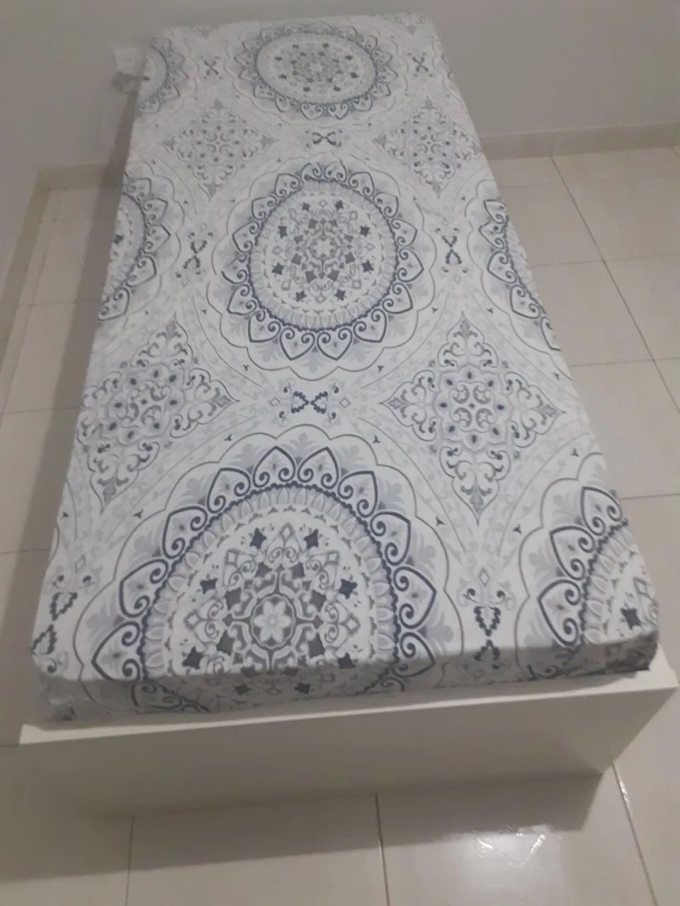 Cama de solteiro com colchão  - Foto 2